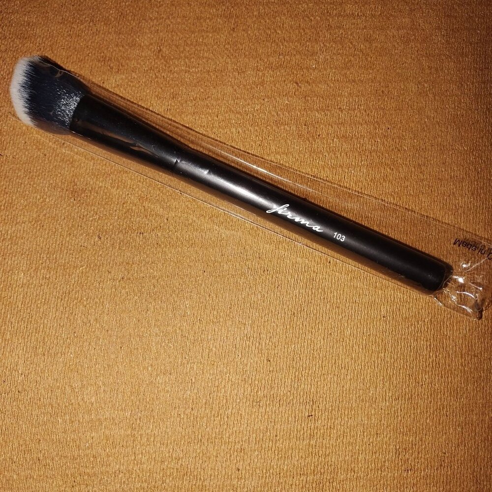 F.A.R.A.H 109 Foundation Brush Black & Silver Nylon Makeup Tool
